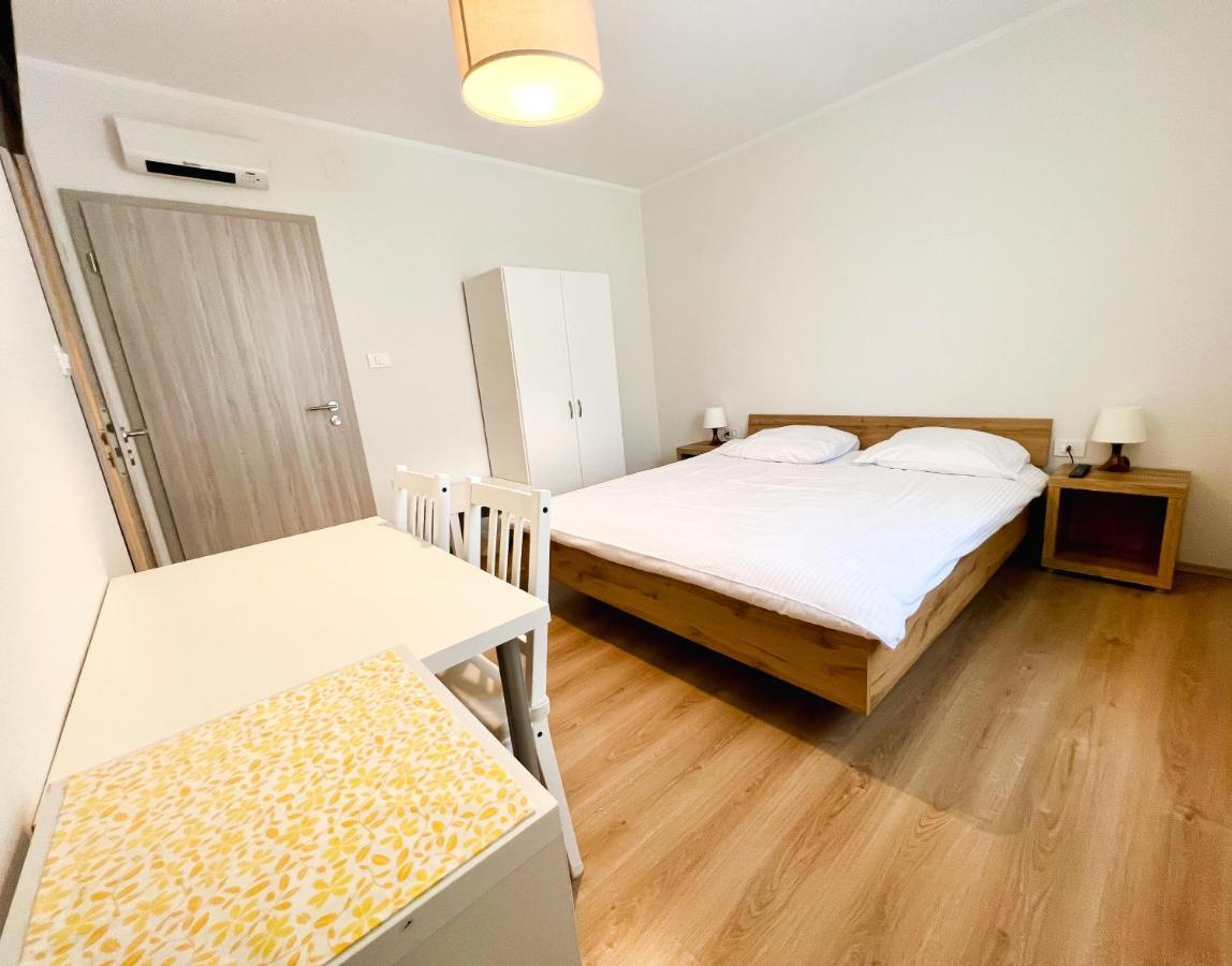 Hop House Garni Hotel โพสโตยนา ภายนอก รูปภาพ