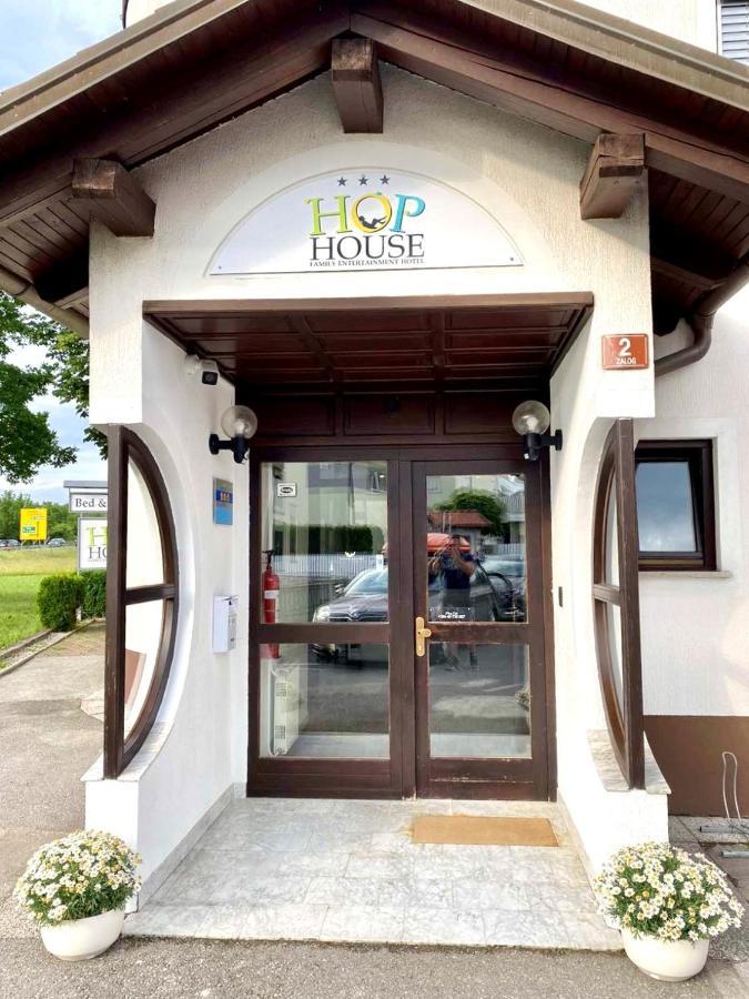 Hop House Garni Hotel โพสโตยนา ภายนอก รูปภาพ
