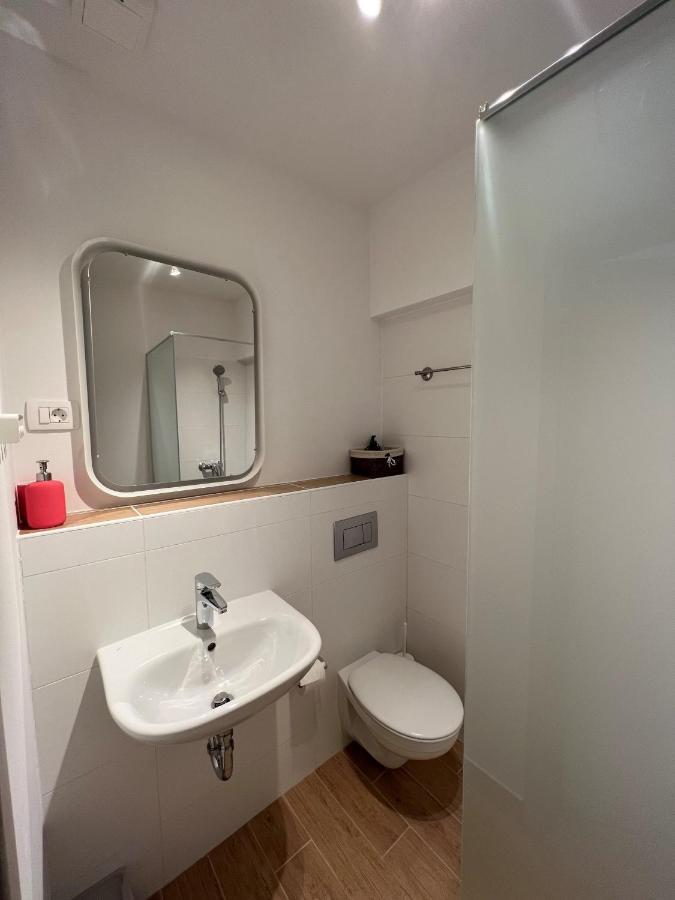 Hop House Garni Hotel โพสโตยนา ภายนอก รูปภาพ