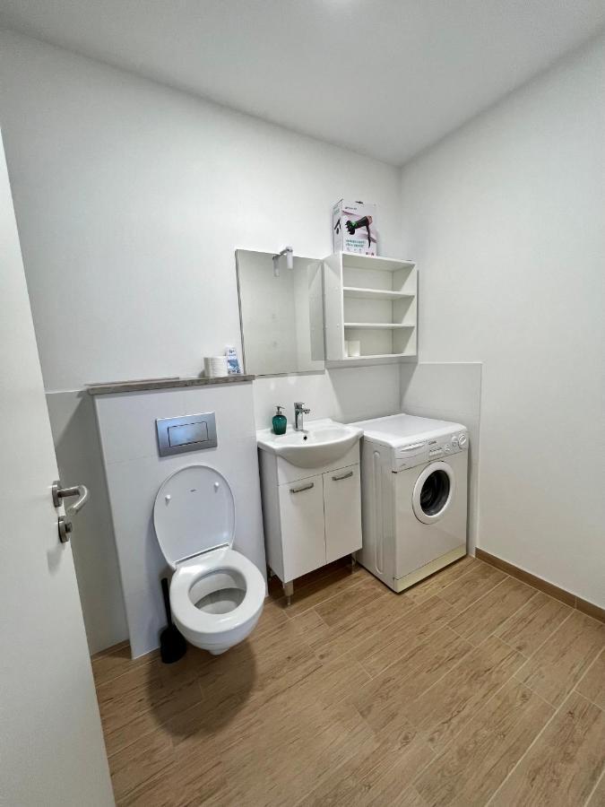 Hop House Garni Hotel โพสโตยนา ภายนอก รูปภาพ