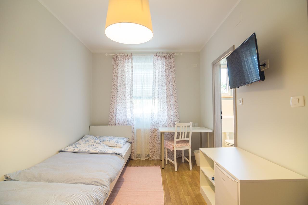 Hop House Garni Hotel โพสโตยนา ภายนอก รูปภาพ