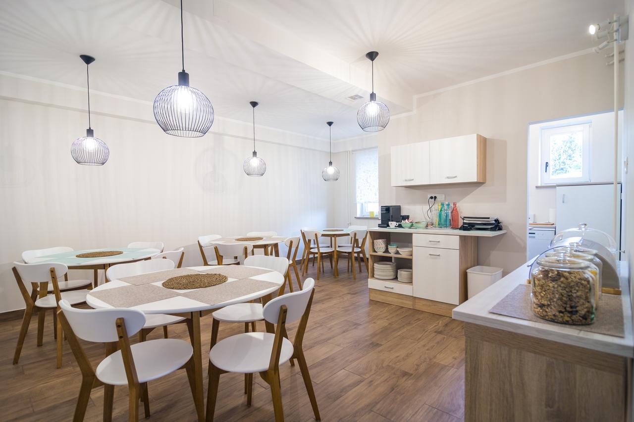 Hop House Garni Hotel โพสโตยนา ภายนอก รูปภาพ