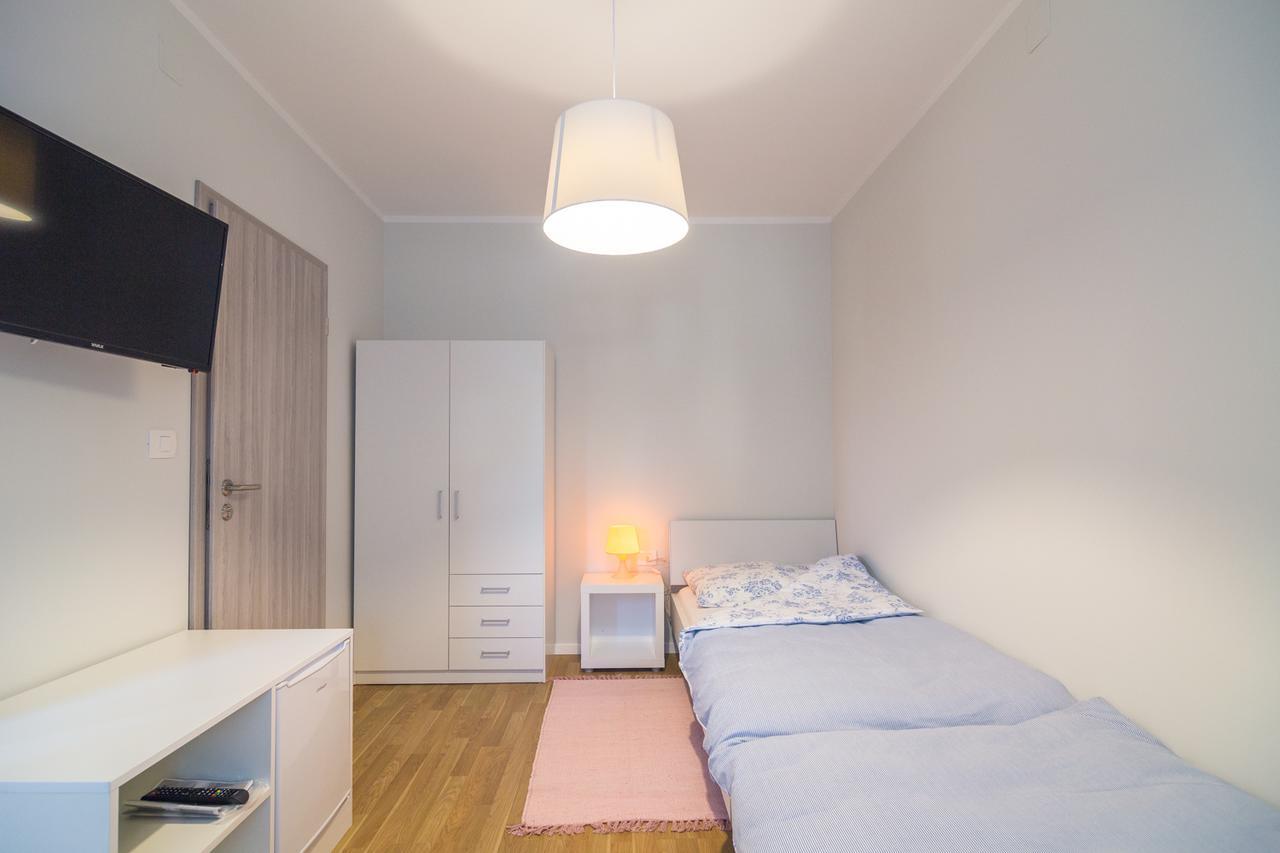 Hop House Garni Hotel โพสโตยนา ภายนอก รูปภาพ
