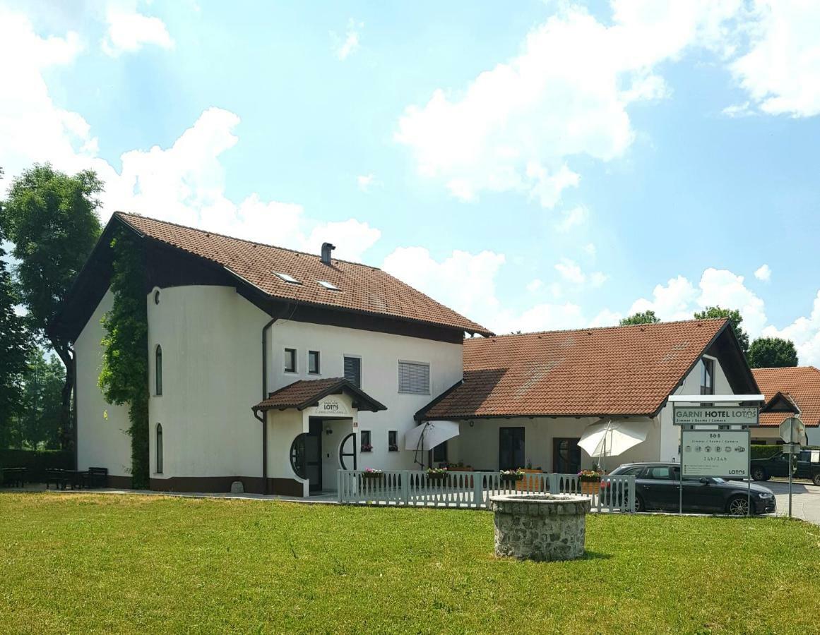 Hop House Garni Hotel โพสโตยนา ภายนอก รูปภาพ